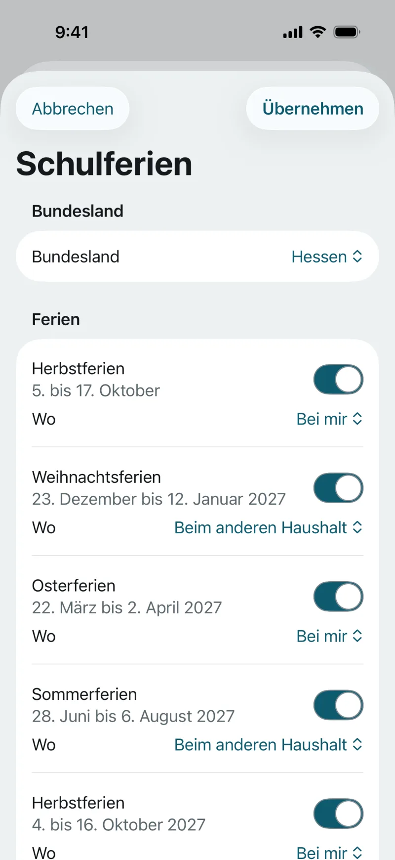 Formular Schulferien aus der App: Bundesland Hessen. Herbstferien 5. bis 17. Oktober, bei mir. Weihnachtsferien 23. Dezember bis 12. Januar 2027, beim anderen Haushalt. Osterferien 22. März bis 2. April 2027, bei mir. Sommerferien 28. Juni bis 6. August 2027, beim anderen Haushalt. Oben „Abbrechen“ und „Übernehmen“.
