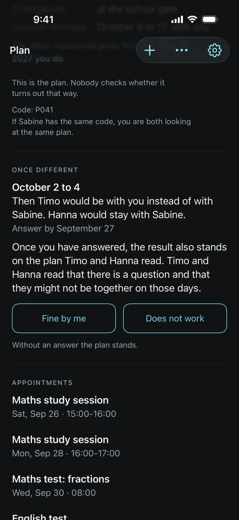 The Plan screen in the app, section “Once different”: October 2 to 4. Then Timo would be with you instead of with Sabine. Hanna would stay with Sabine. Answer by September 27. Buttons “Fine by me” and “Does not work”, below them “Without an answer the plan stands.” Further down the appointments with the maths study sessions and the maths and English tests.